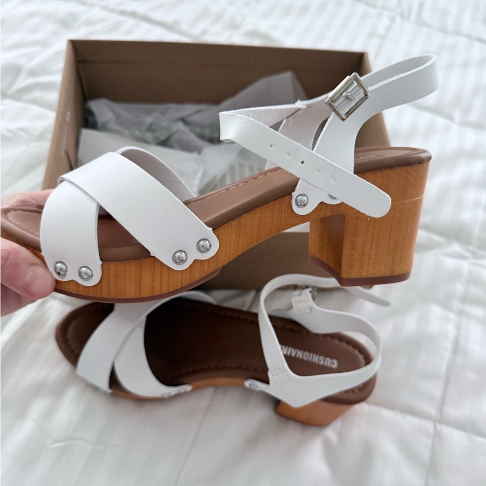 Cushionaire Slate Women's White Sandals - 7.5W